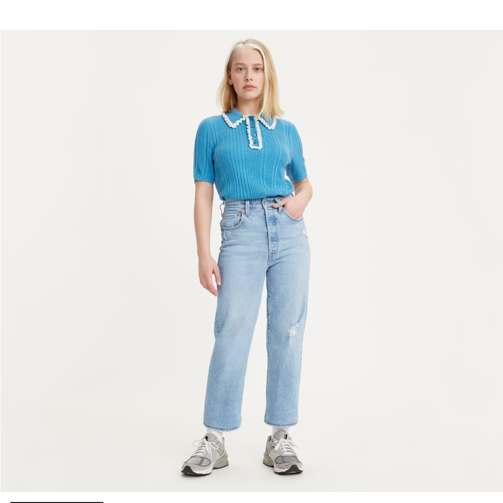Light wash like new Levi ribcage ankle super high waist jeans